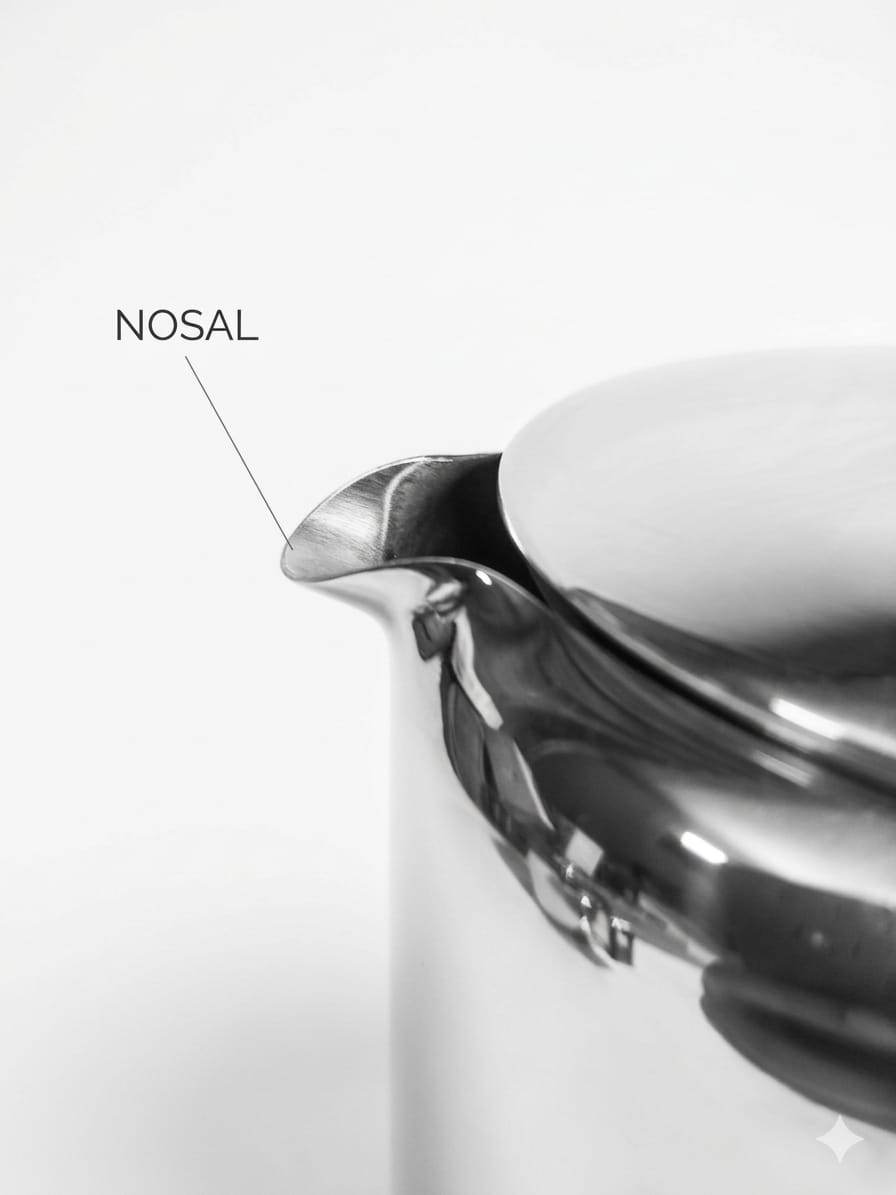 ChefTools Noor Pot spout pouring detail